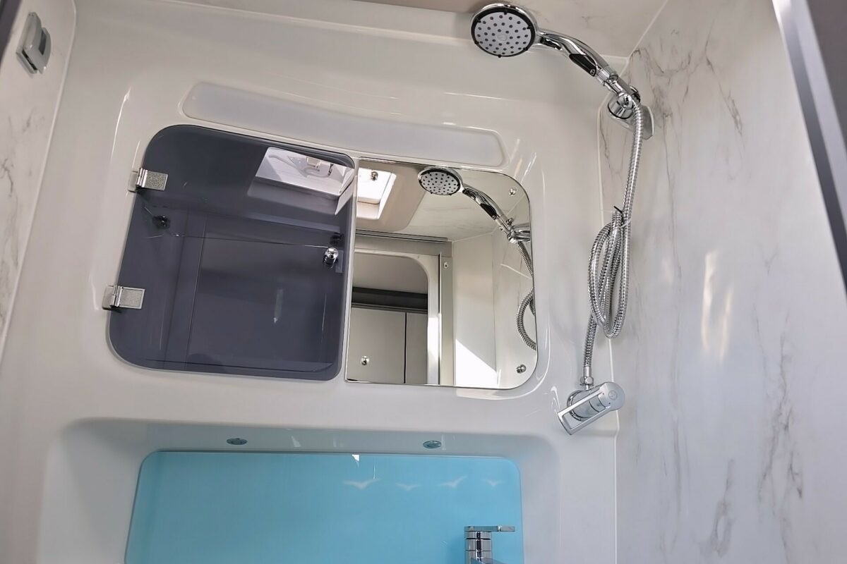 2025 SWIFT CARRERA 132 BATHROOM