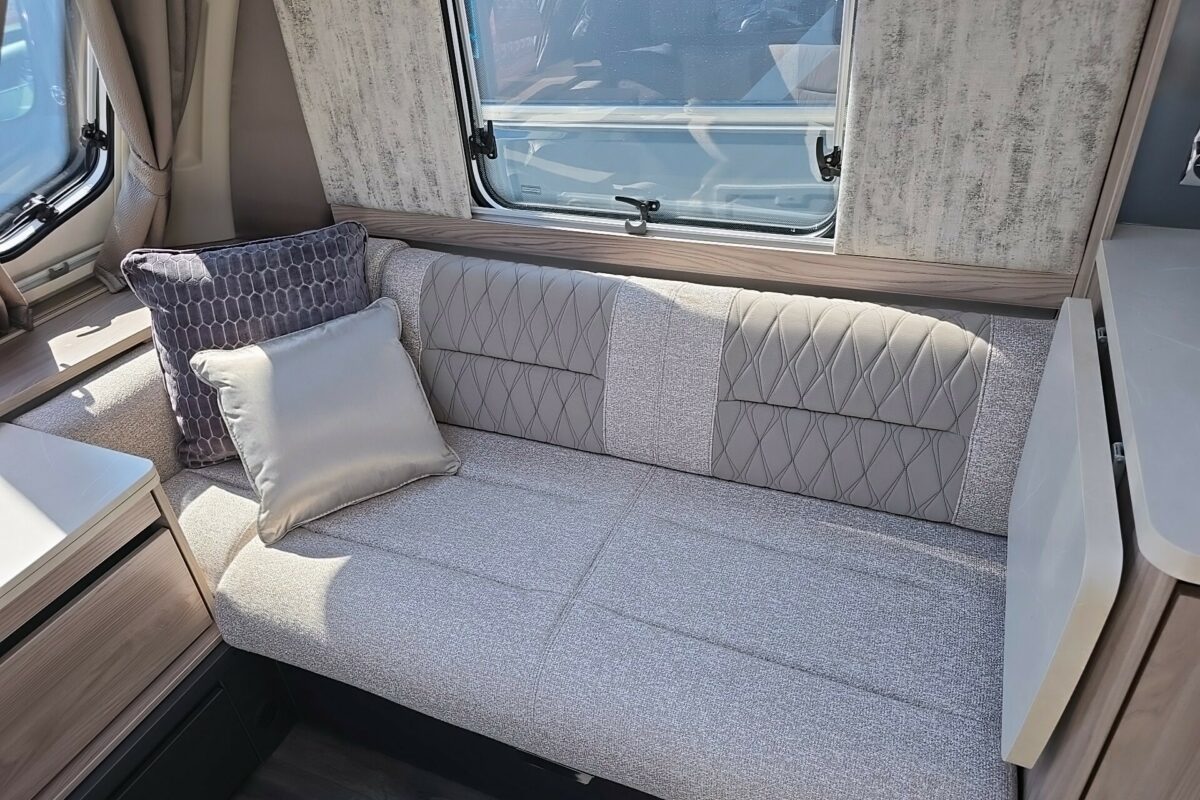 2025 SWIFT CHALLENGER EXCLUSIVE 560 SEAT