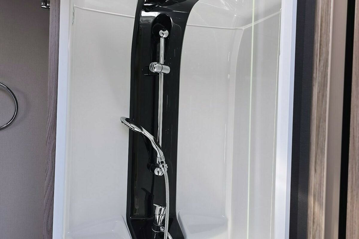 2025 SWIFT CHALLENGER EXCLUSIVE 560 SHOWER