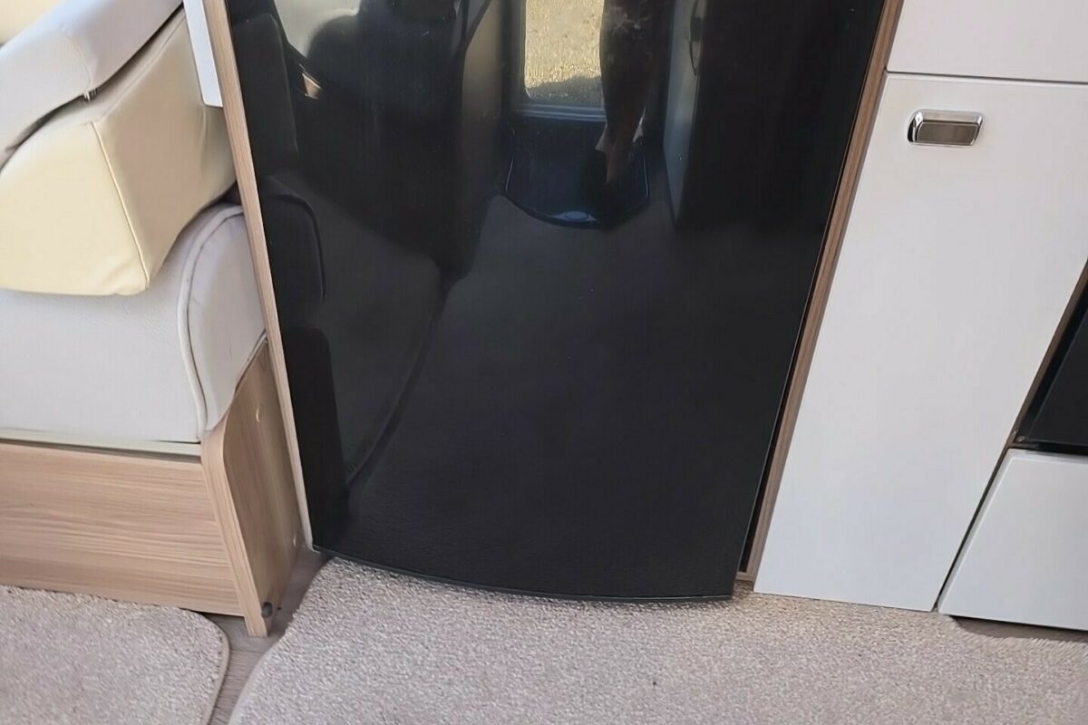 2016 BESSACARR CAMEO 580 FRIDGE