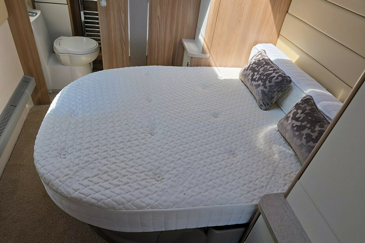 2016 BESSACARR CAMEO 580 BED