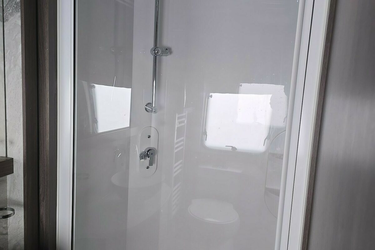 2022 COACHMAN LASER 875 XCEL SHOWER