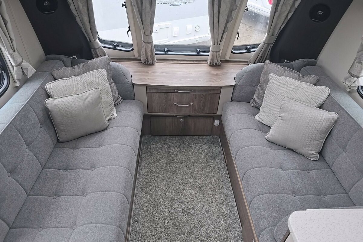 2022 COACHMAN LASER 875 XCEL SEATING