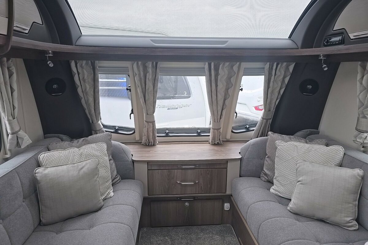 2022 COACHMAN LASER 875 XCEL LOUNGE