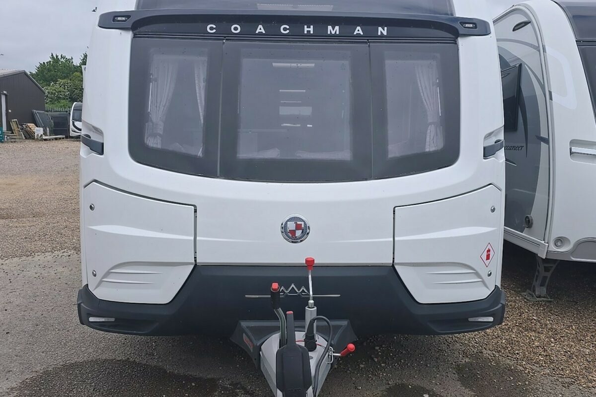 2022 COACHMAN LUSSO II FRONT