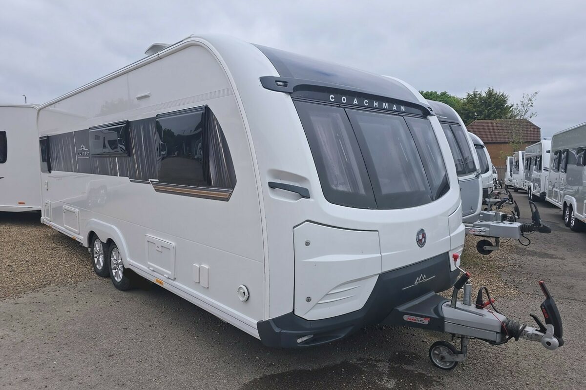 2022 COACHMAN LUSSO II FRONT O/S