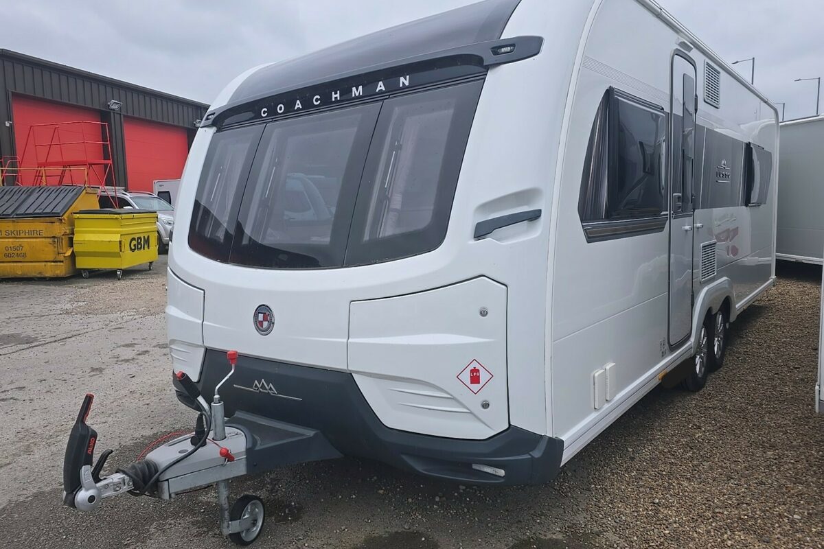 2022 COACHMAN LUSSO II FRONT N/S