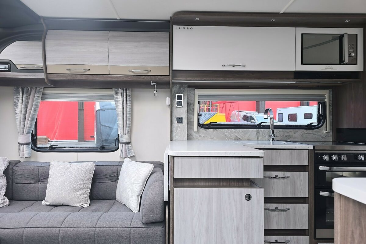 2022 COACHMAN LUSSO II ENTRANCE