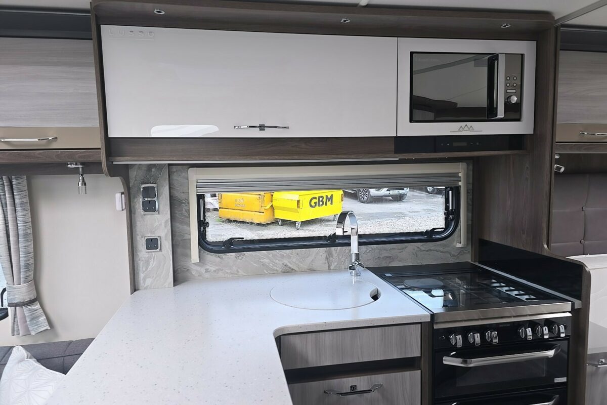 2022 COACHMAN LUSSO II MICROWAVE