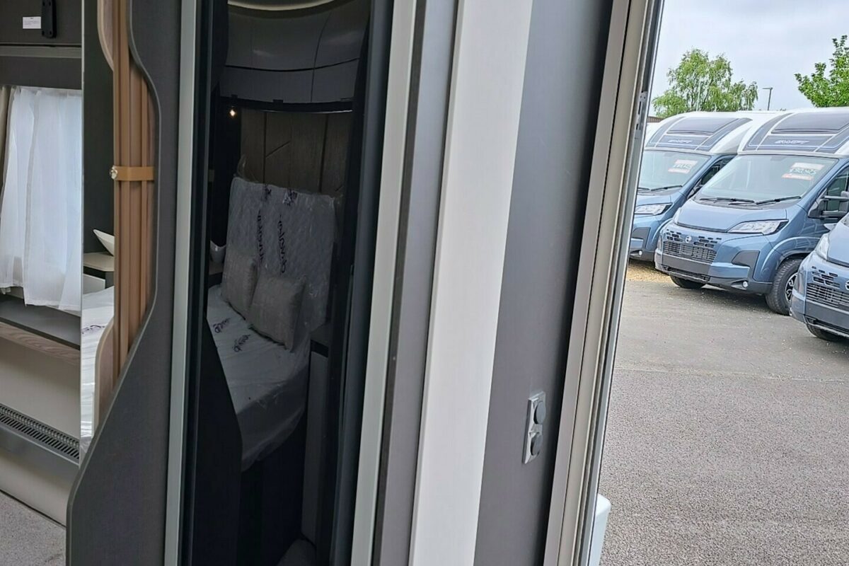 2025 BESSACARR 780 FRIDGE