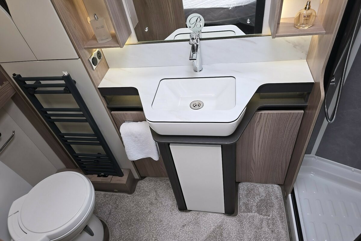 2025 BESSACARR 780 WASHROOM