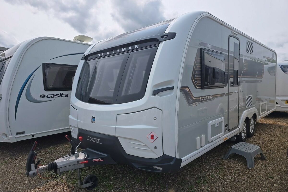 2020 COACHMAN LASER XCEL 875 FRONT N/S