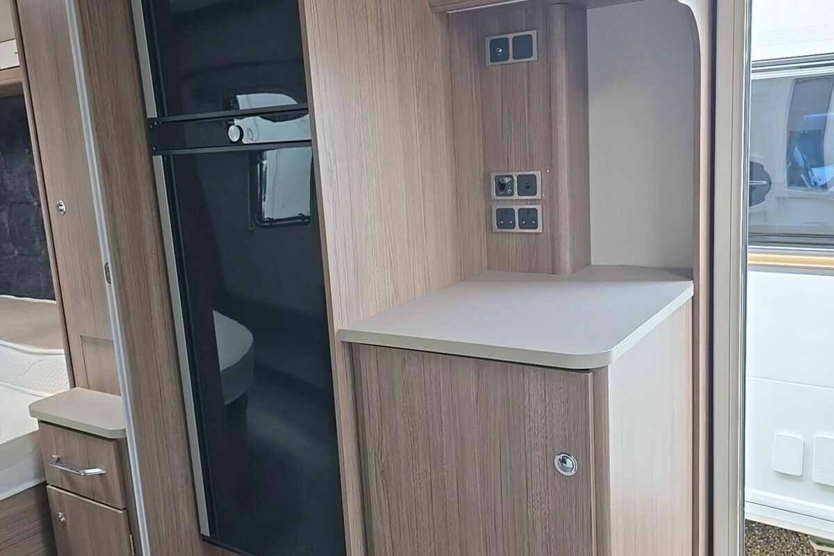 2020 COACHMAN LASER XCEL 875 FRIDGE