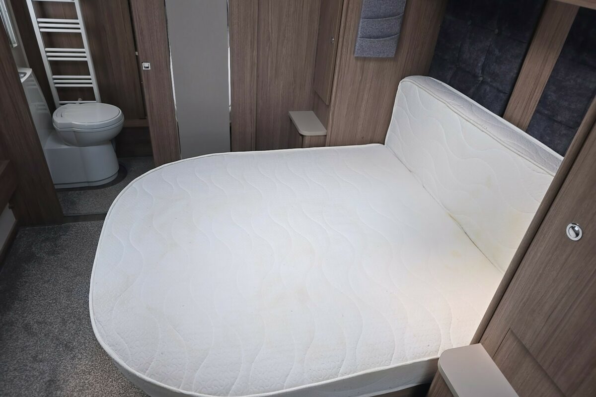 2020 COACHMAN LASER XCEL 875 BED