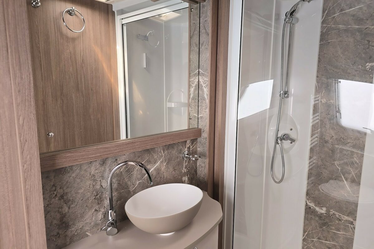 2020 COACHMAN LASER XCEL 875 WASHROOM