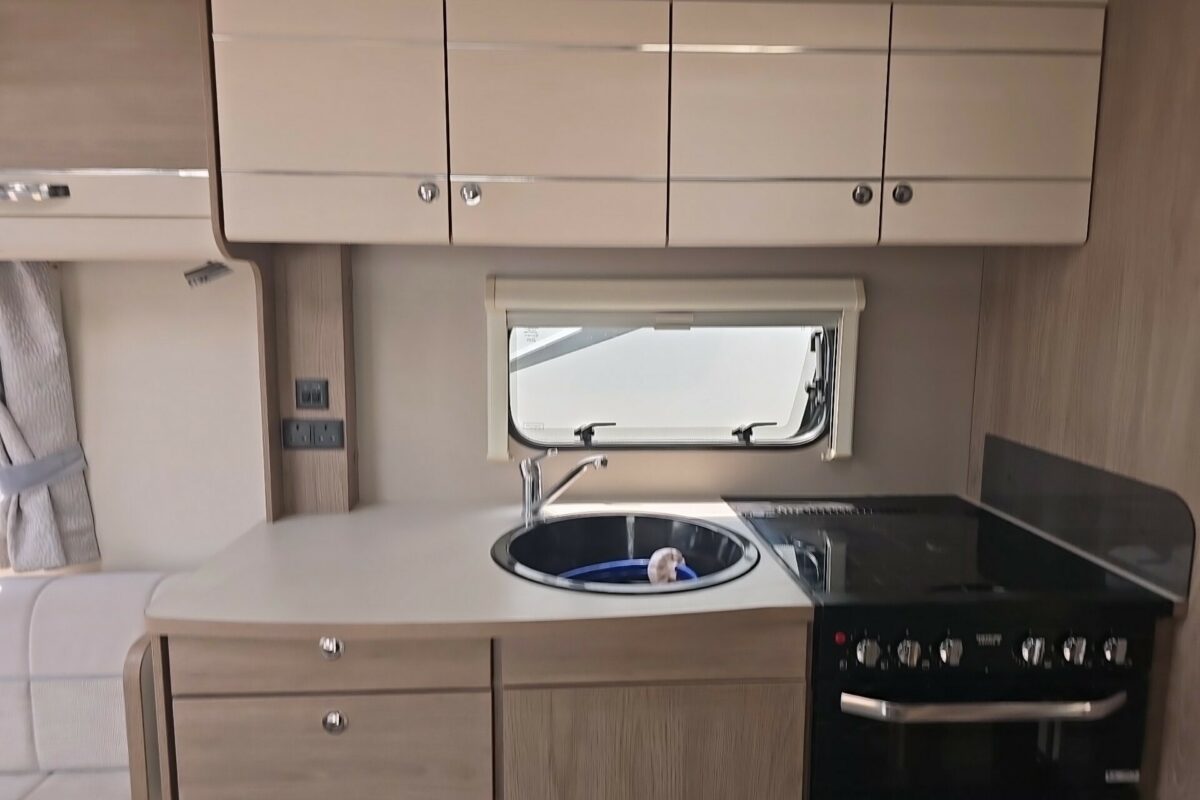 2018 COMPASS CASITA 860 KITCHEN STORAGE