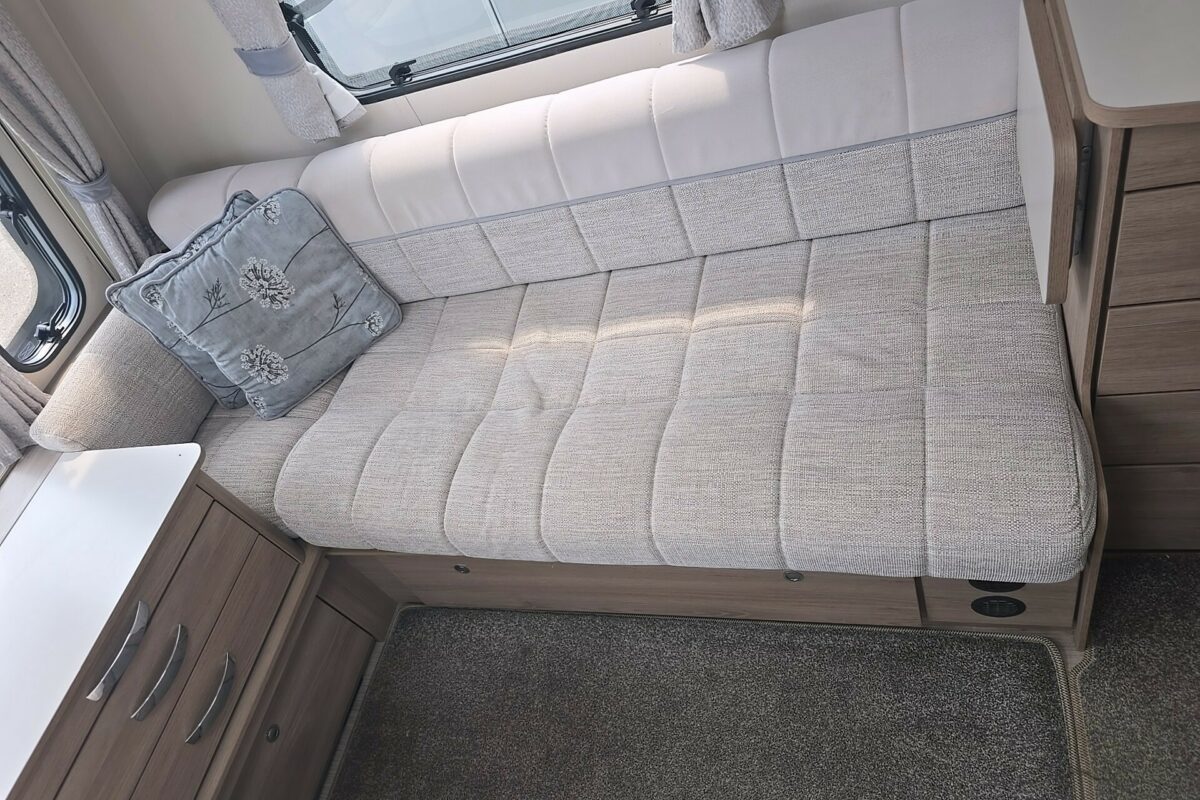 2018 COMPASS CASITA 860 SEAT