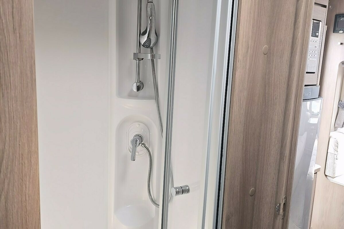 2018 COMPASS CASITA 860 SHOWER