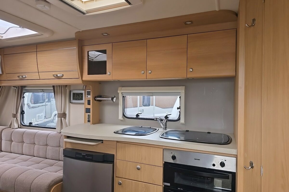 2014 COMPASS OMEGA 482 ENTRANCE