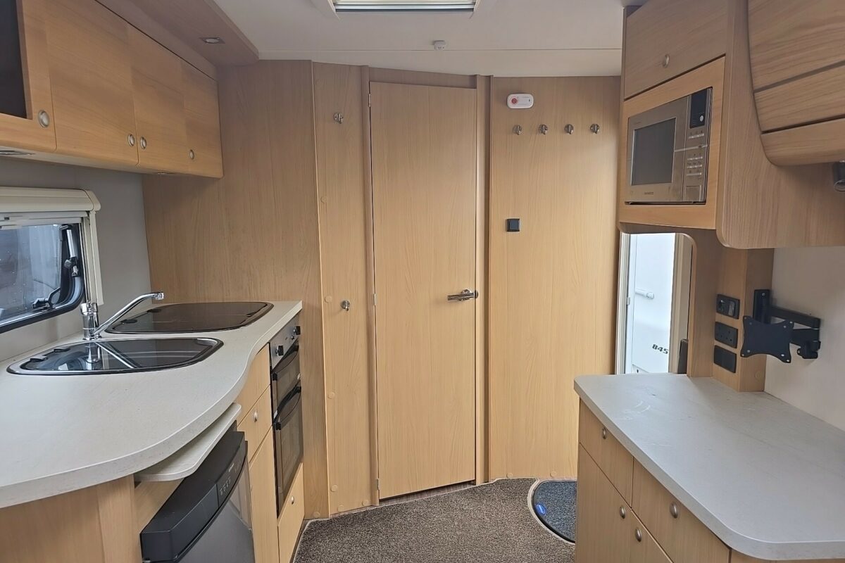 2014 COMPASS OMEGA 482 FRONT TO REAR VIEW