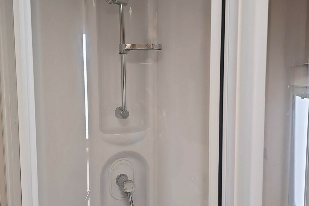2014 COMPASS OMEGA 482 SHOWER