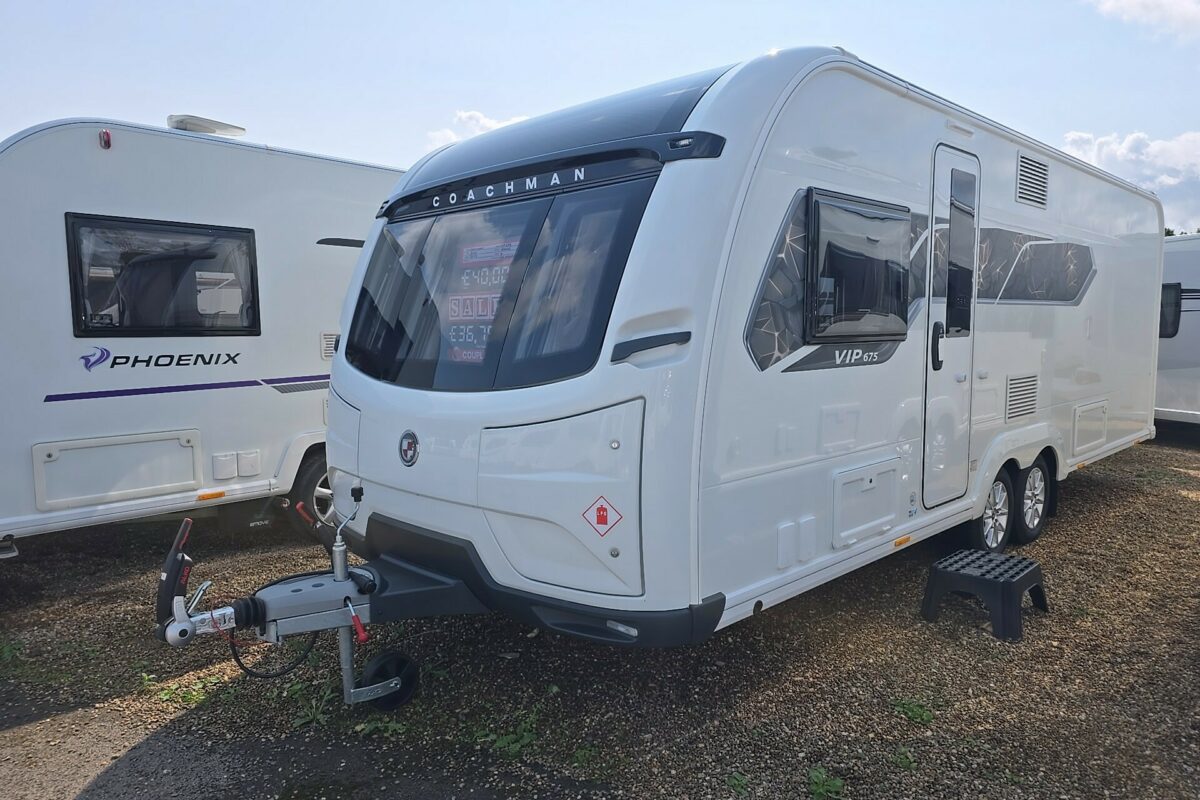 COACHMAN VIP 675 FRONT N/S