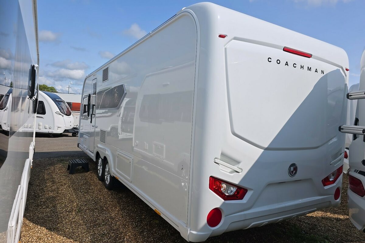 COACHMAN VIP 675 REAR N/S