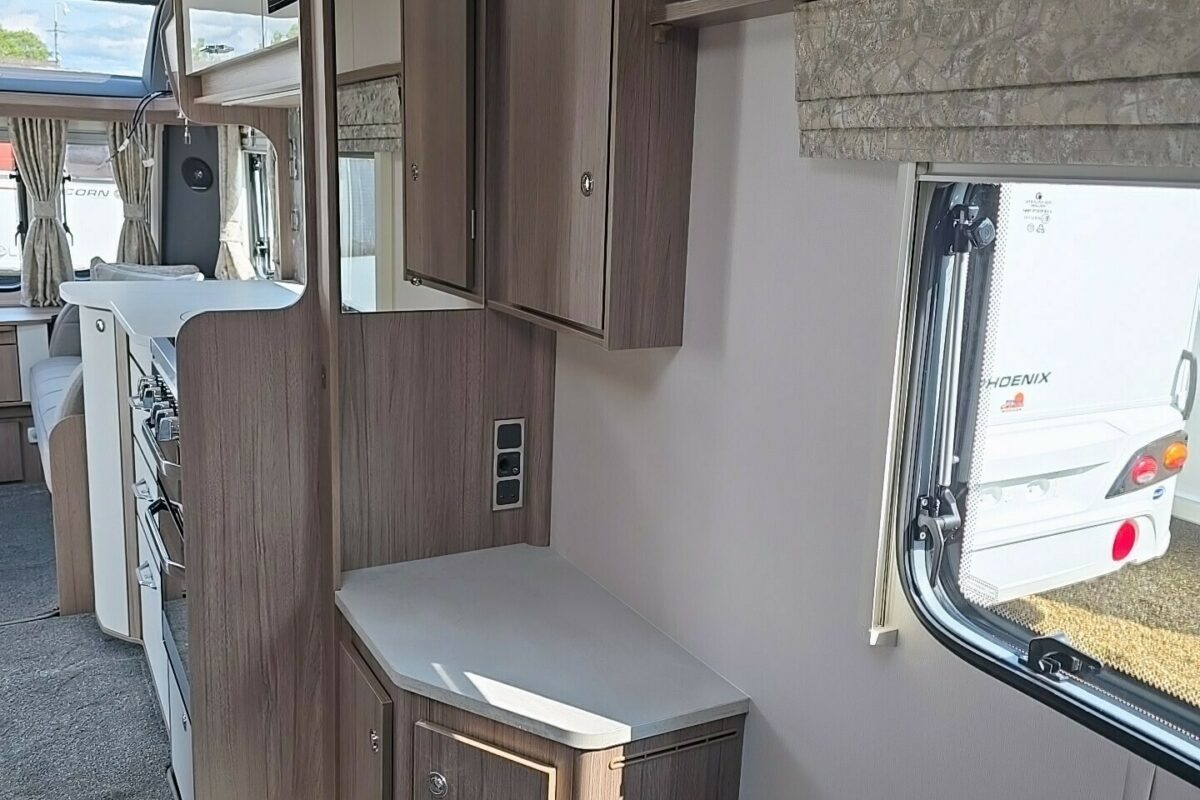 COACHMAN VIP 675 BEDROOM