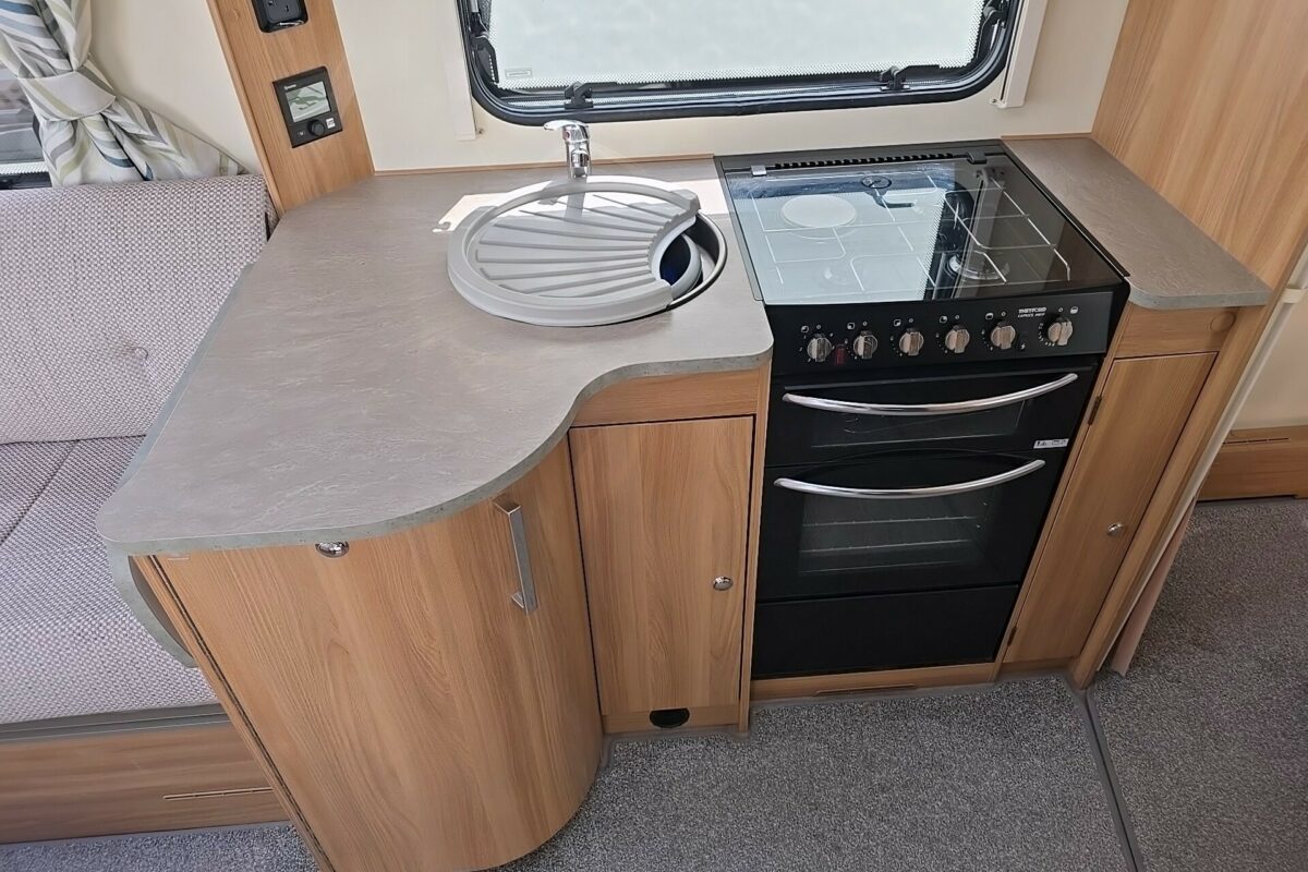 2018 BAILEY PEGASUS GT70 BRINDISI KITCHEN