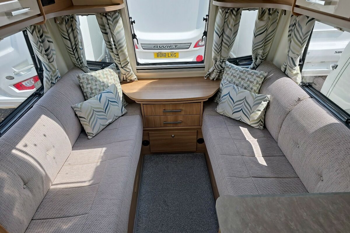 2018 BAILEY PEGASUS GT70 BRINDISI SEATING