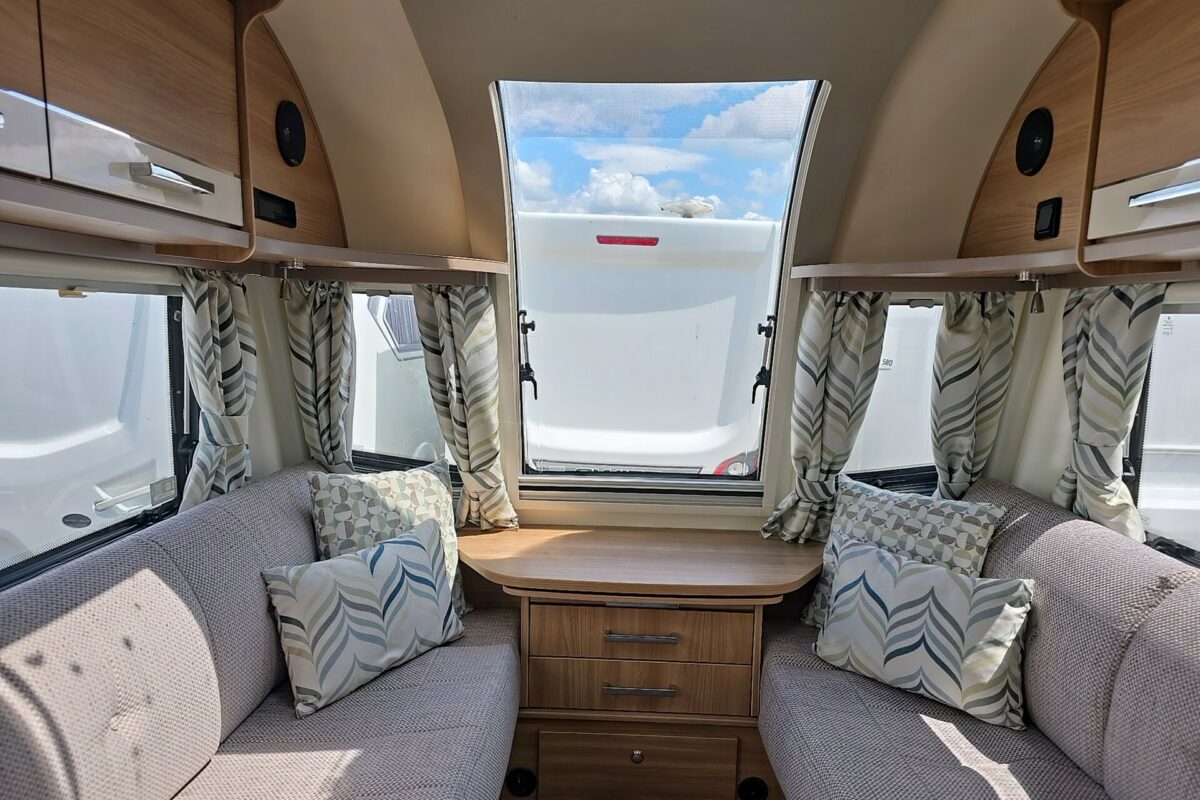 2018 BAILEY PEGASUS GT70 BRINDISI SEATING
