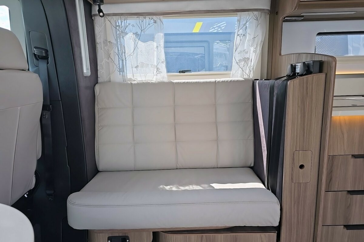 2025 COACHMAN TRAVEL MASTER 565 SEAT