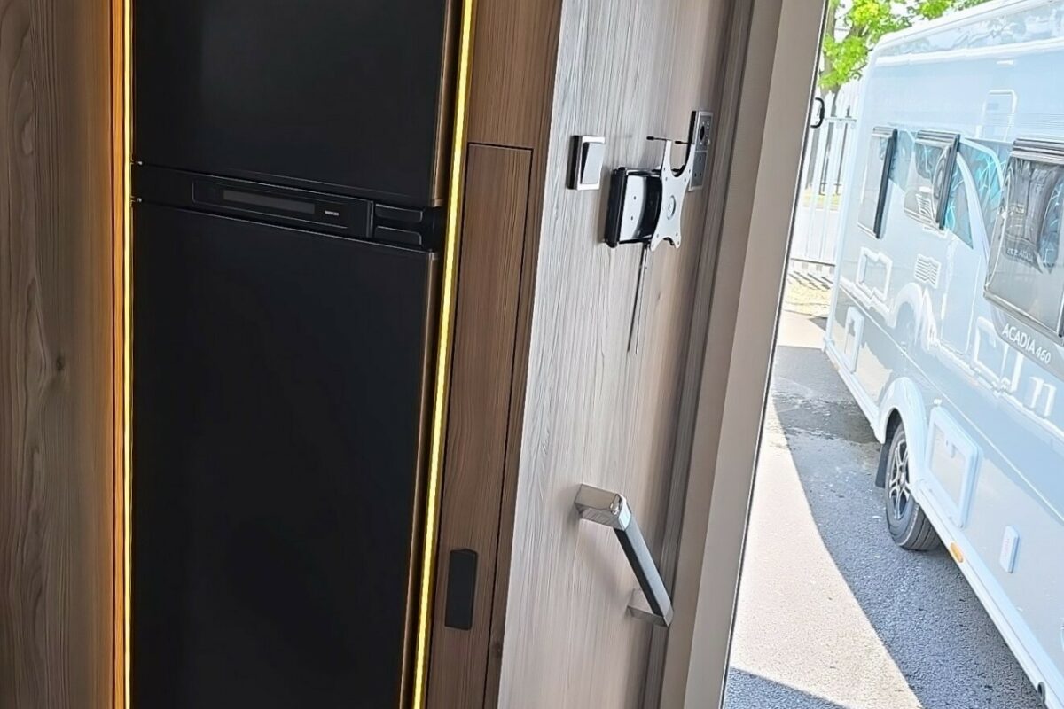 FRIDGE