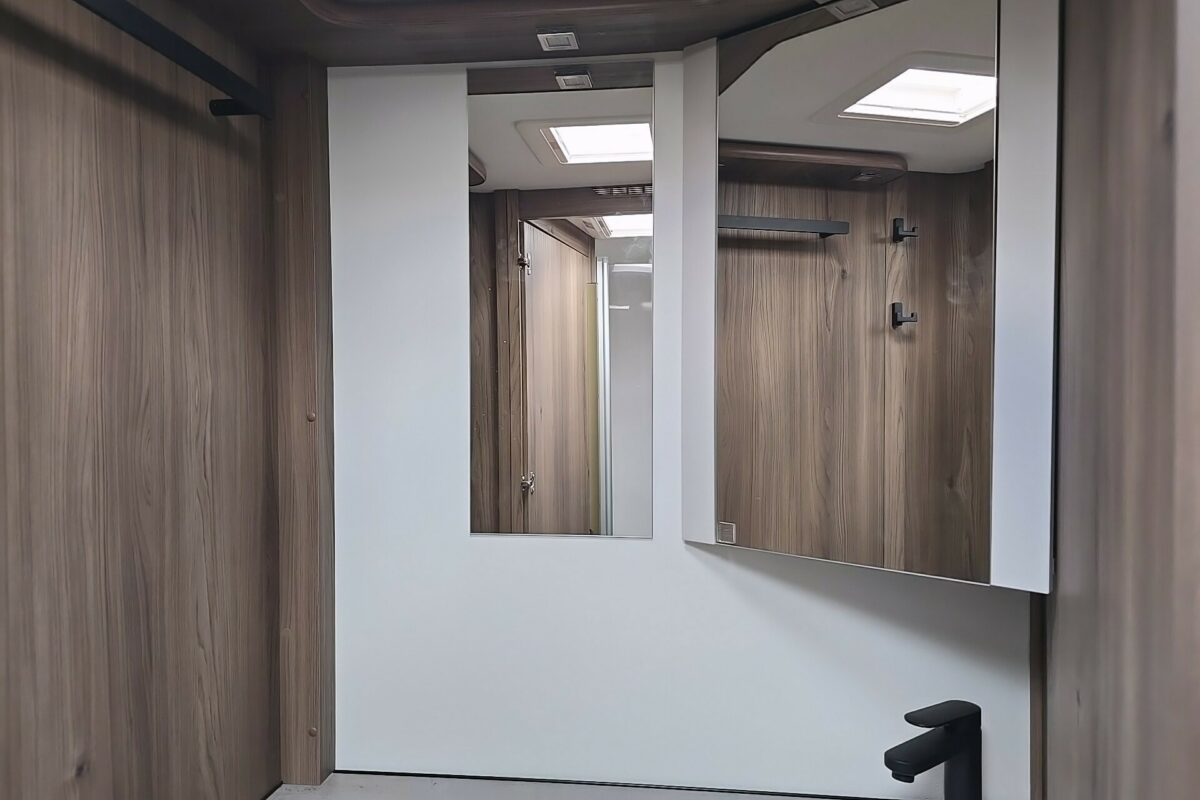 2025 SWIFT ESCAPE 640 WASHROOM