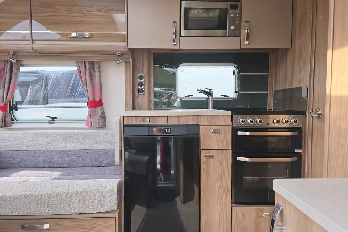 2018 SWIFT CHALLENGER 560 ENTRANCE