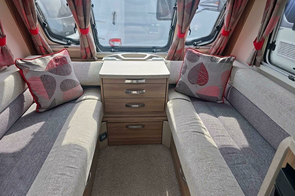 2018 SWIFT CHALLENGER 560 SEATING