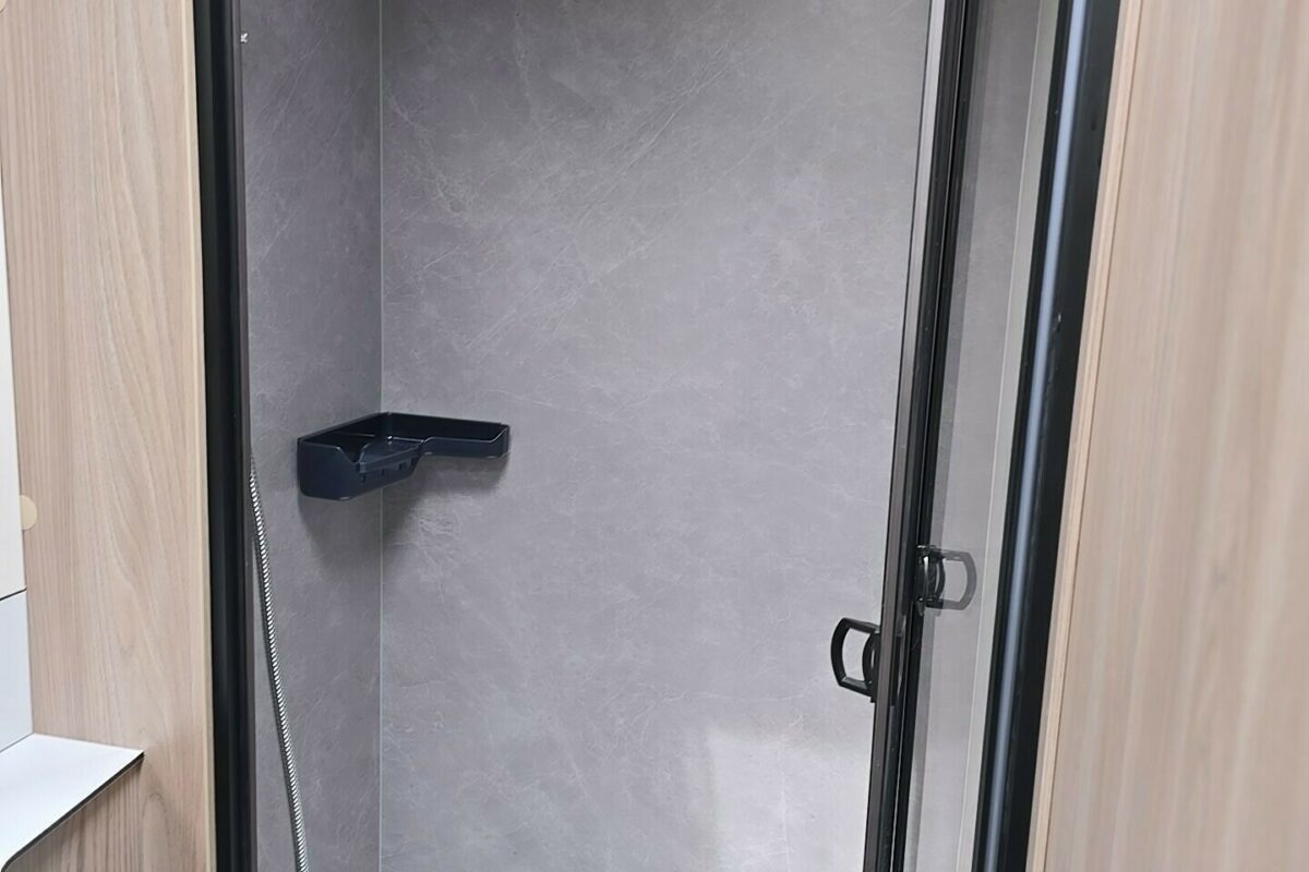 CHALLENGER EXCLUSIVE 580 GRANDE WASHROOM