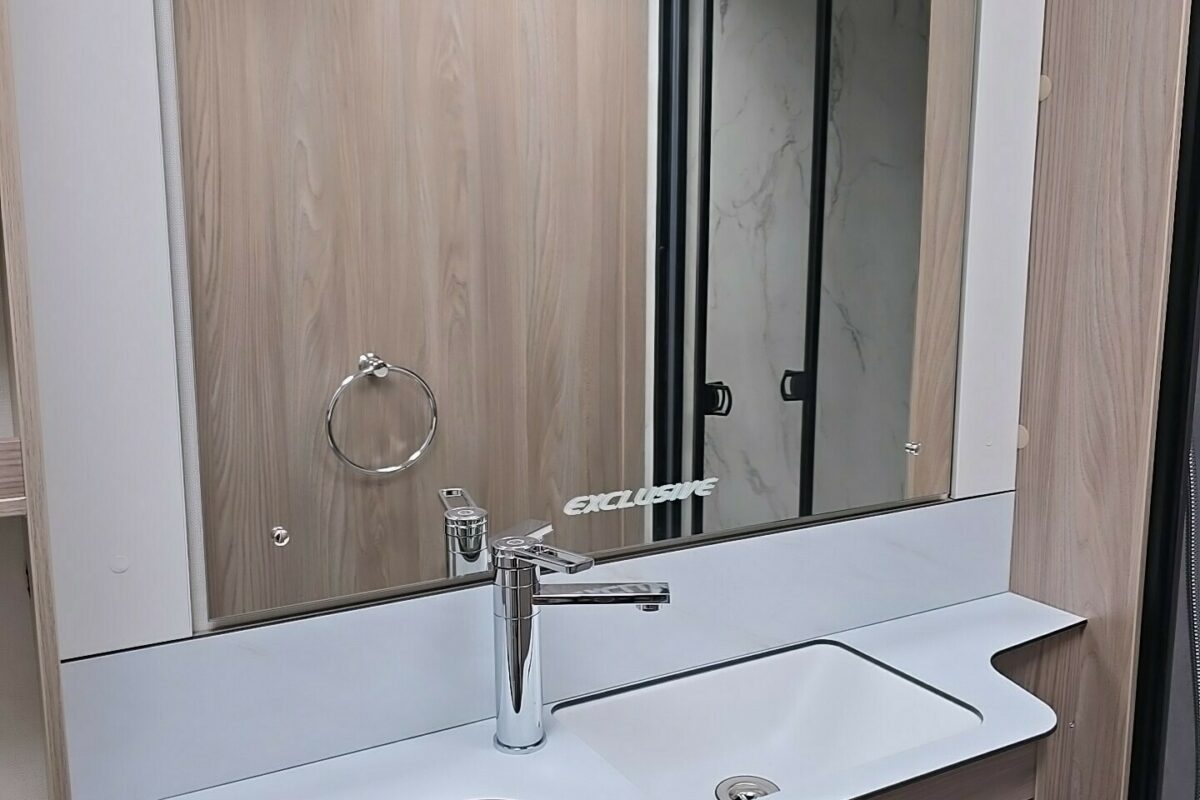 CHALLENGER EXCLUSIVE 580 GRANDE WASHROOM