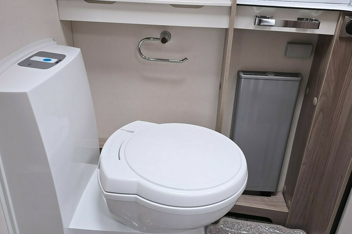 CHALLENGER EXCLUSIVE 580 GRANDE WASHROOM