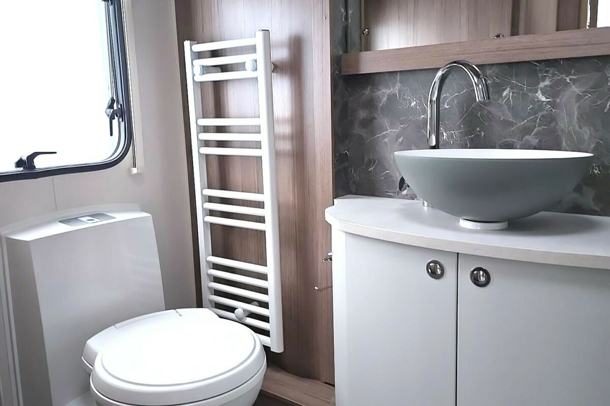 2024 COACHMAN VIP 460 W/C