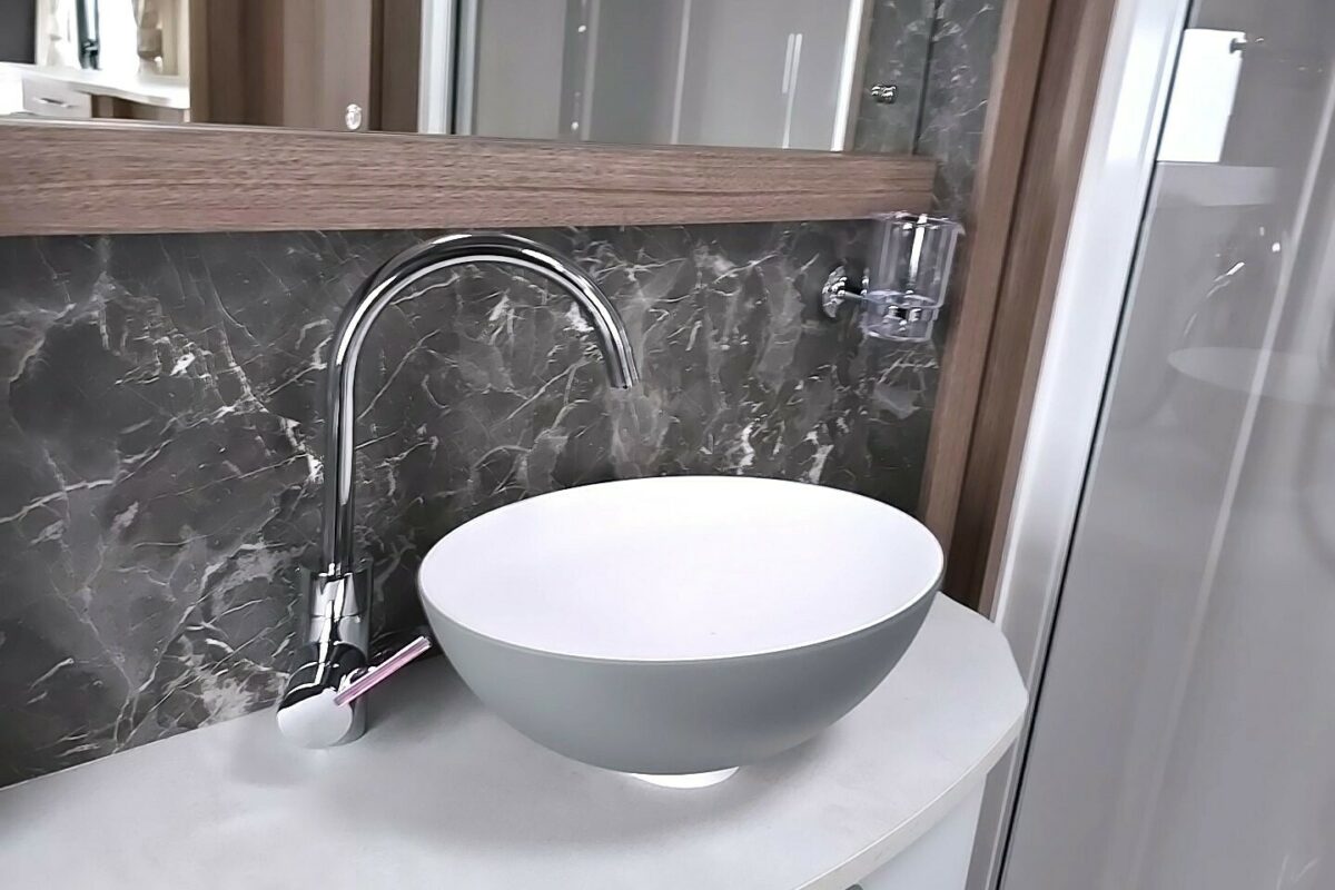 2024 COACHMAN VIP 460 SINK