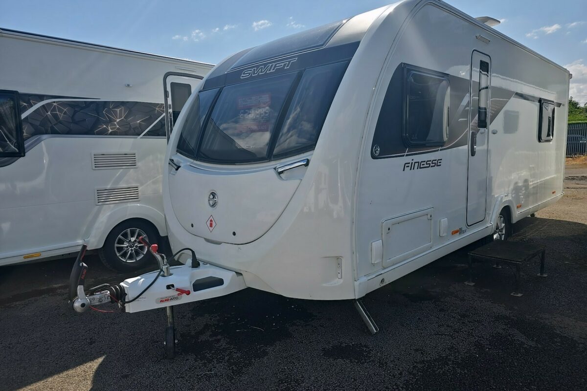 2022 SWIFT FINESSE FRONT N/S