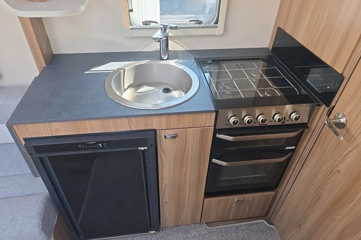 2022 SWIFT FINESSE KITCHEN