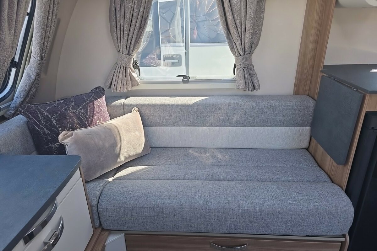 2022 SWIFT FINESSE SEAT