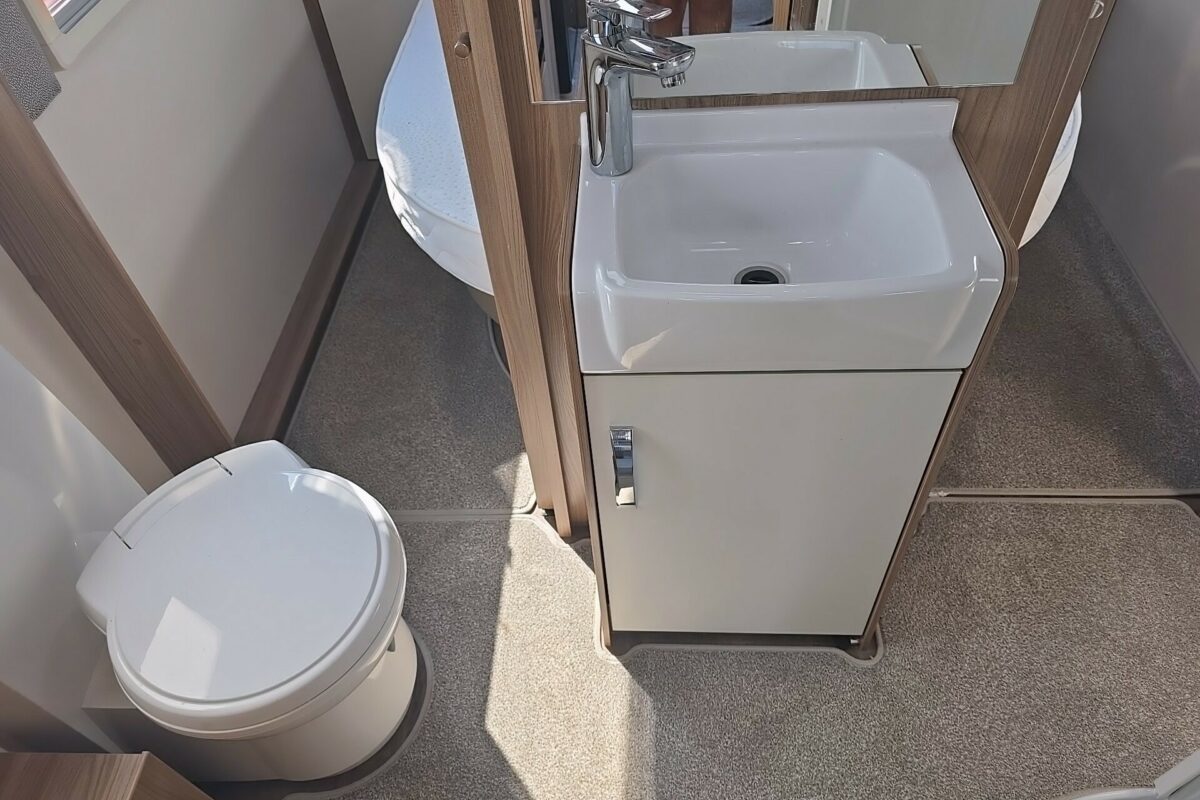 2022 SWIFT FINESSE WASHROOM