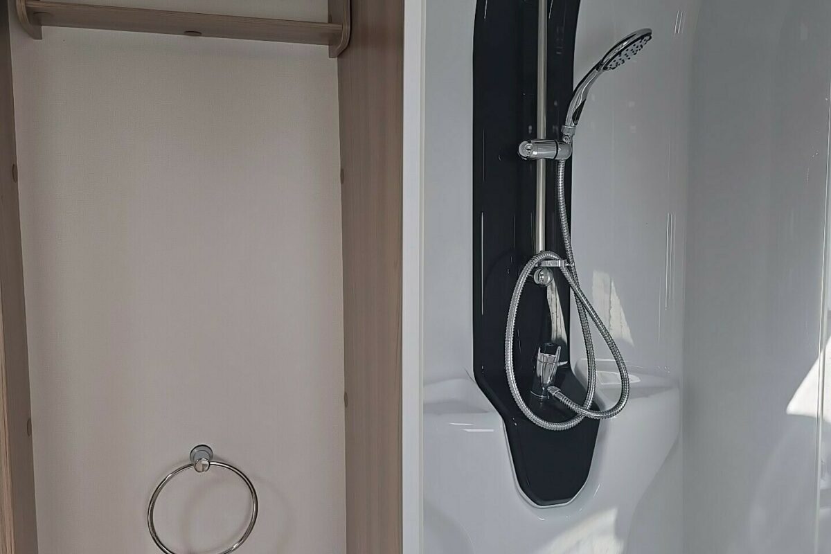 2022 SWIFT FINESSE SHOWER