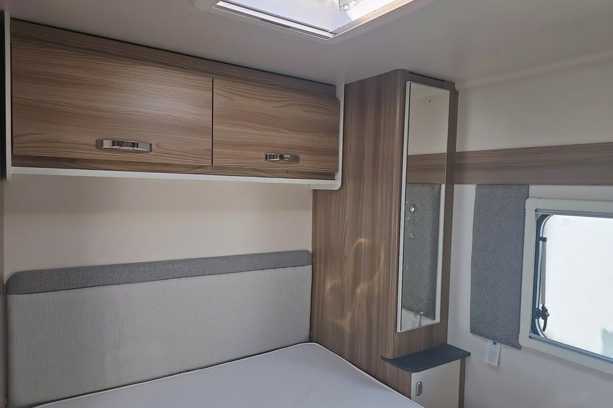 2022 SWIFT FINESSE BEDROOM
