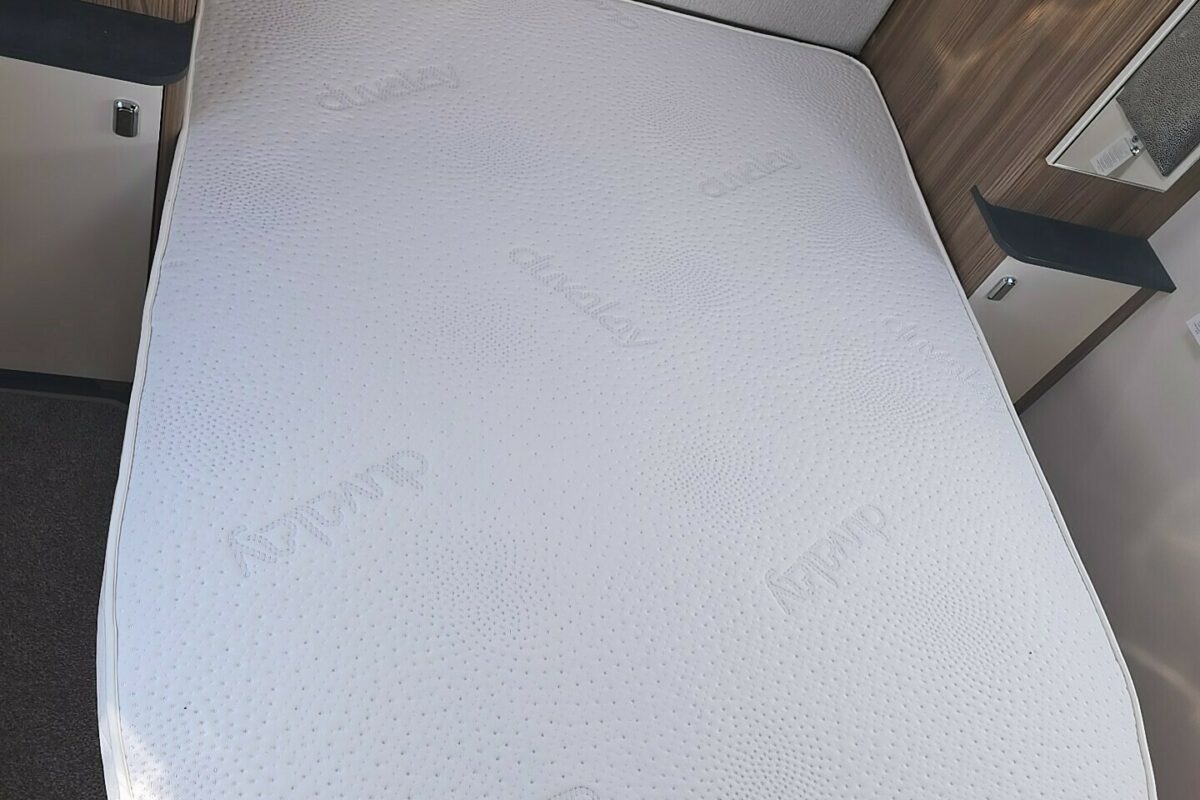 2022 SWIFT FINESSE BED