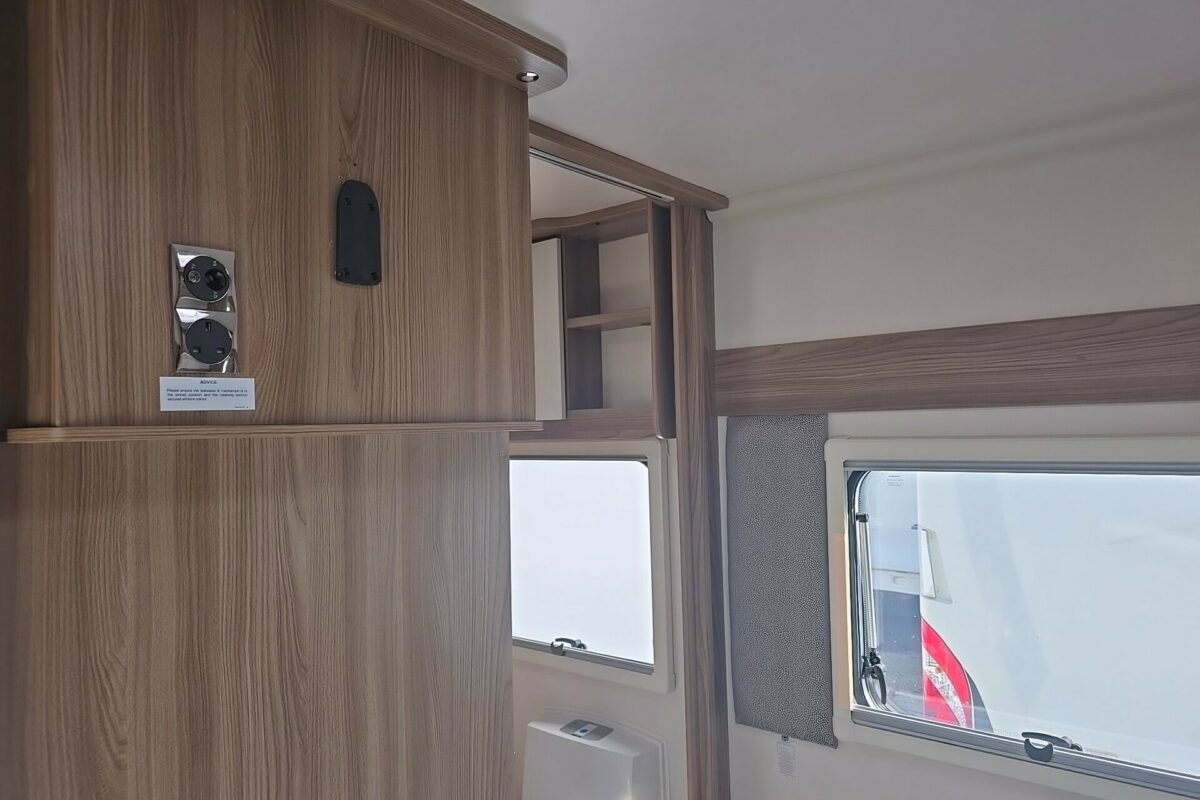 2022 SWIFT FINESSE BEDROOM