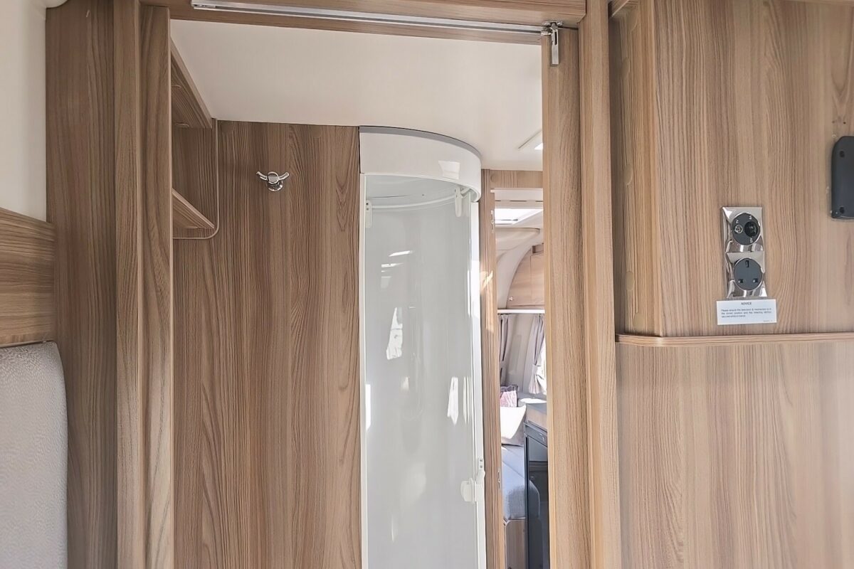 2022 SWIFT FINESSE BEDROOM